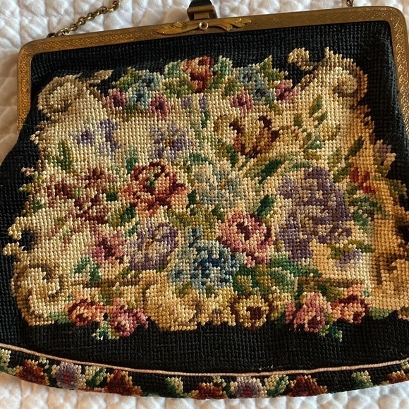 Antique petite pointe purse & case
